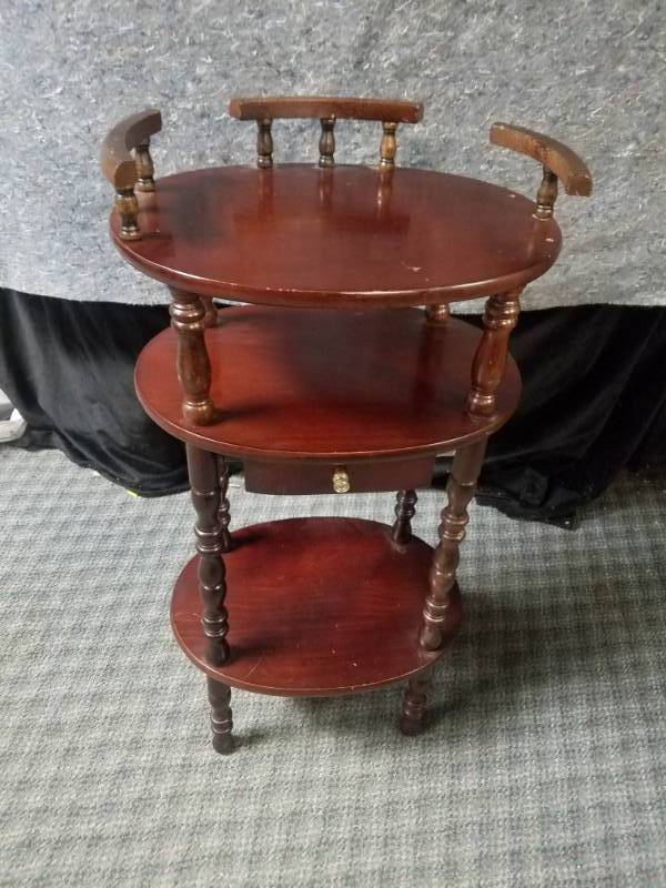 lot 19014 image: VINTAGE WOODEN END TABLE