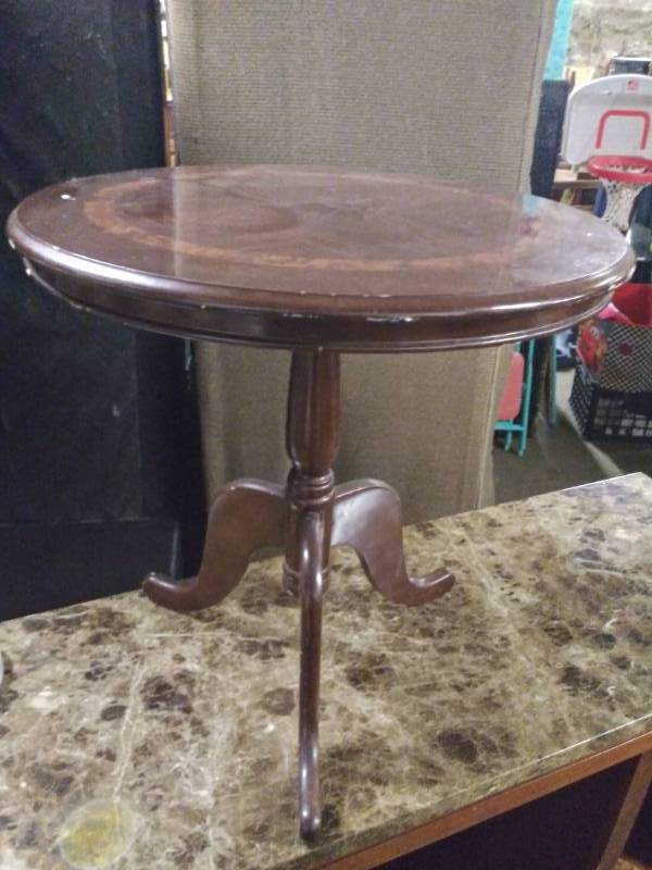 lot 5055 image: Round Wood SideEnd Table