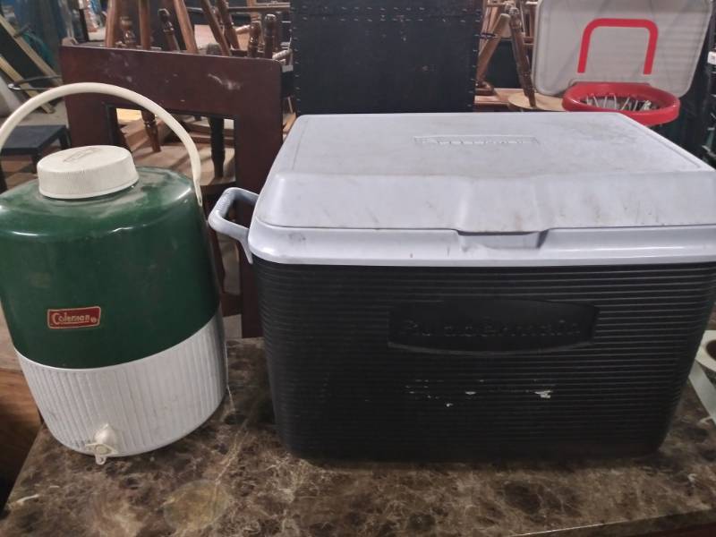 lot 5061 image: Coleman Cooler and Rubbermaid Cooler