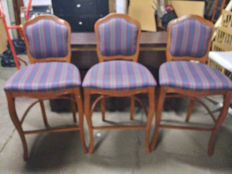 lot 5062 image: 3 Bar Height Chairs