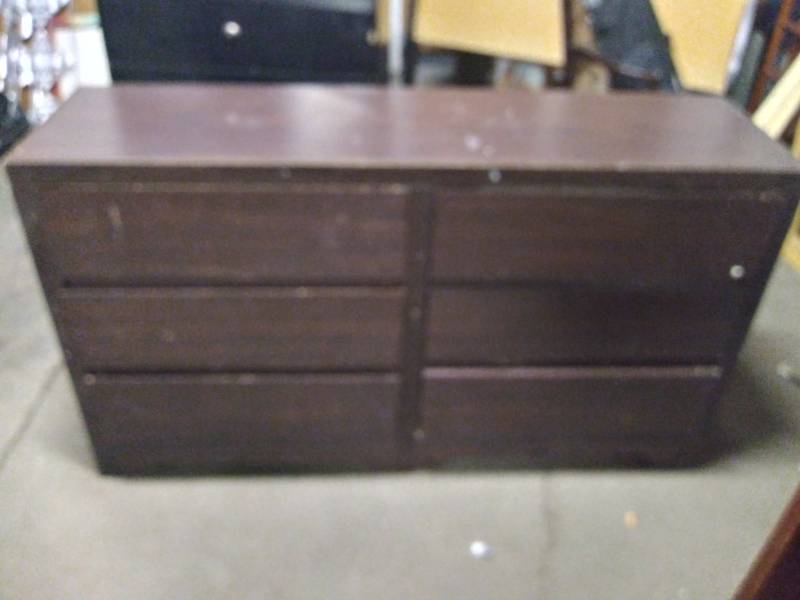 lot 5066 image: 6 Drawer Dresser