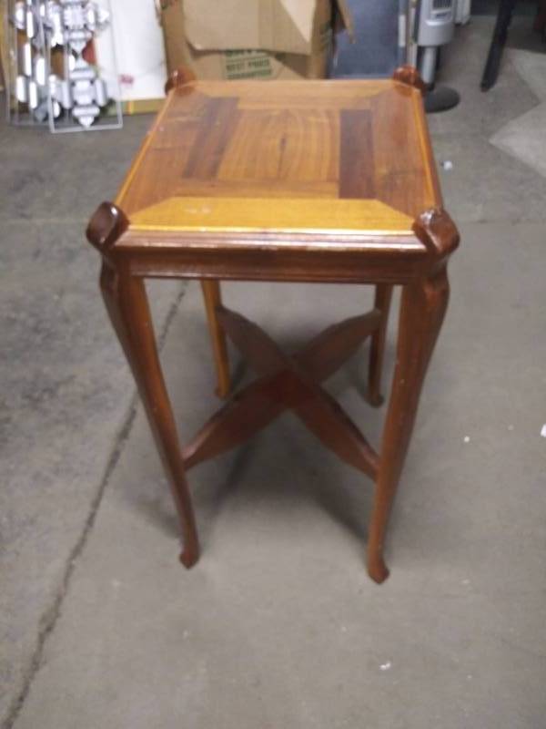 lot 5071 image: Nice Wood Square Side Table