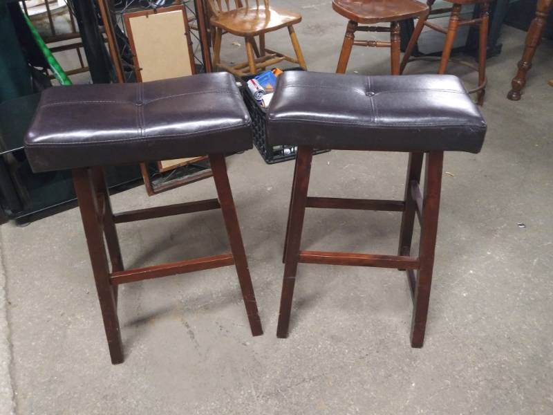 lot 5076 image: Pair of Faux Leather Bar Stools
