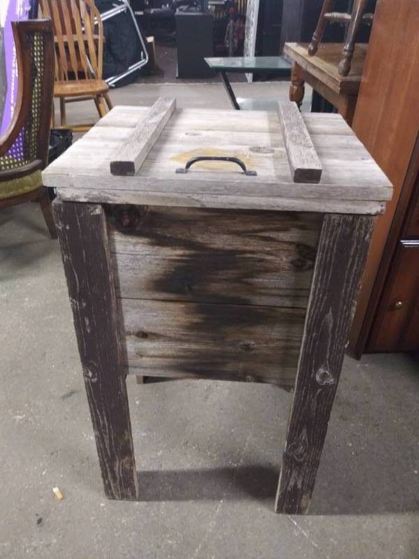 lot 5078 image: Pretty Cool Outdoor Cooler