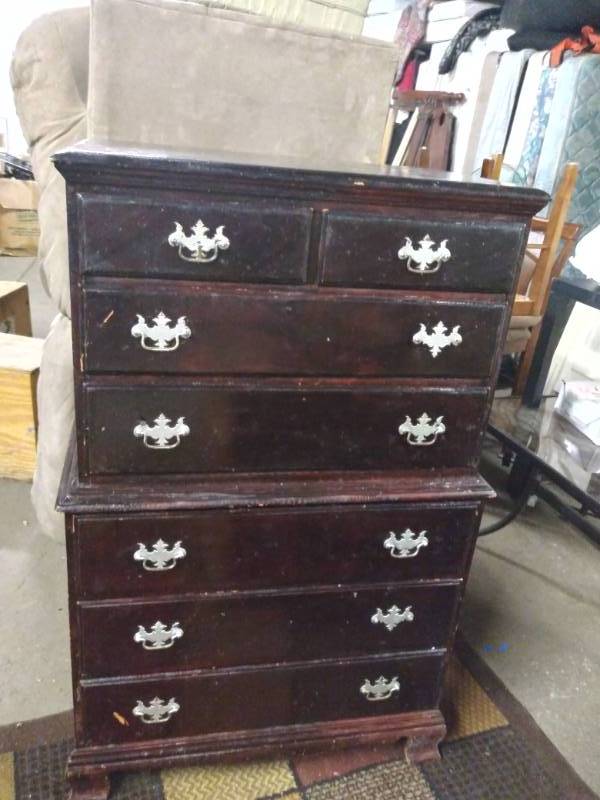 lot 5082 image: Solid Wood 7 Drawer Upright Dresser