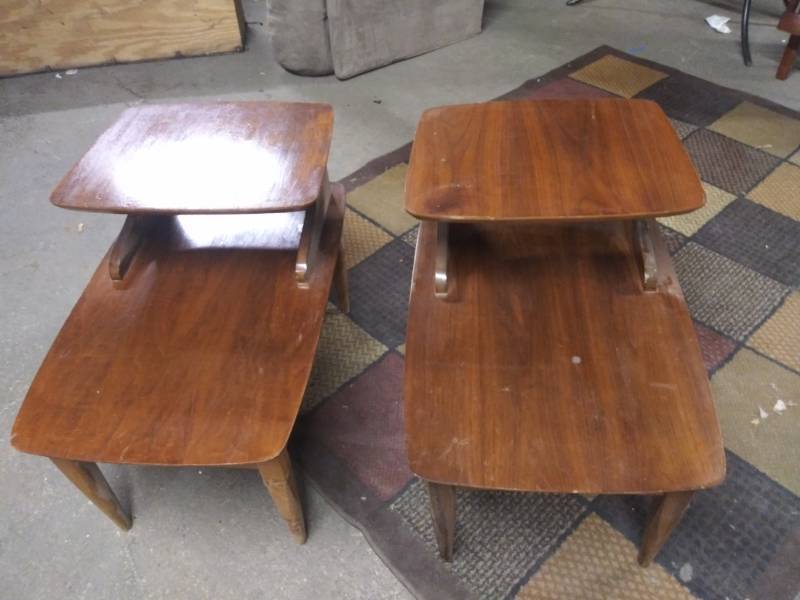 lot 5084 image: Pair of Wood Vintage End Tables