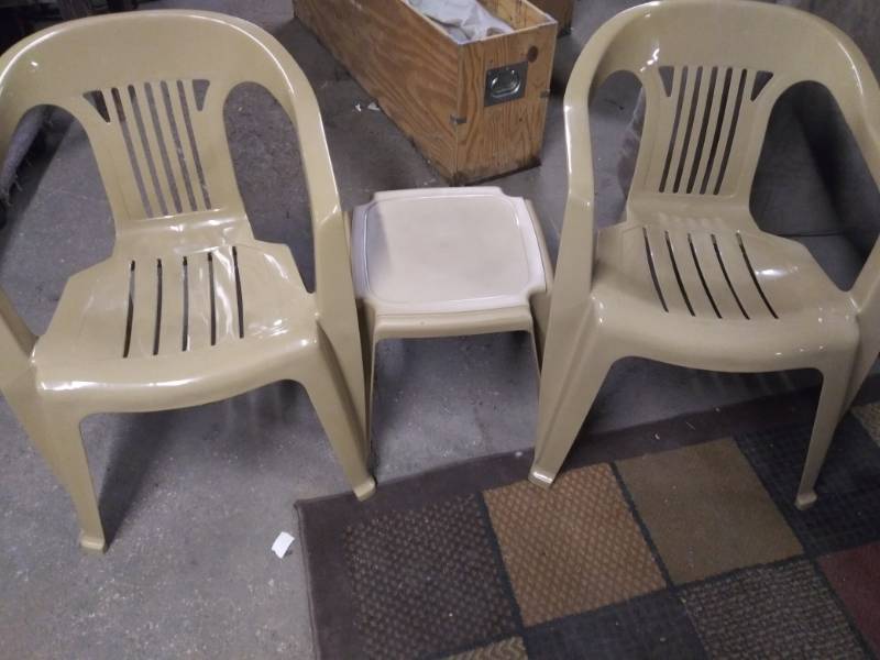 lot 5091 image: Pair of Outdoor Chairs and Small Table