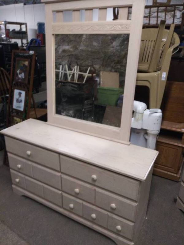 lot 5093 image: 6 Drawer Dresser with Mirror