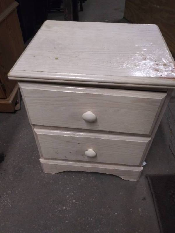 lot 5094 image: 2 Drawer Night Stand