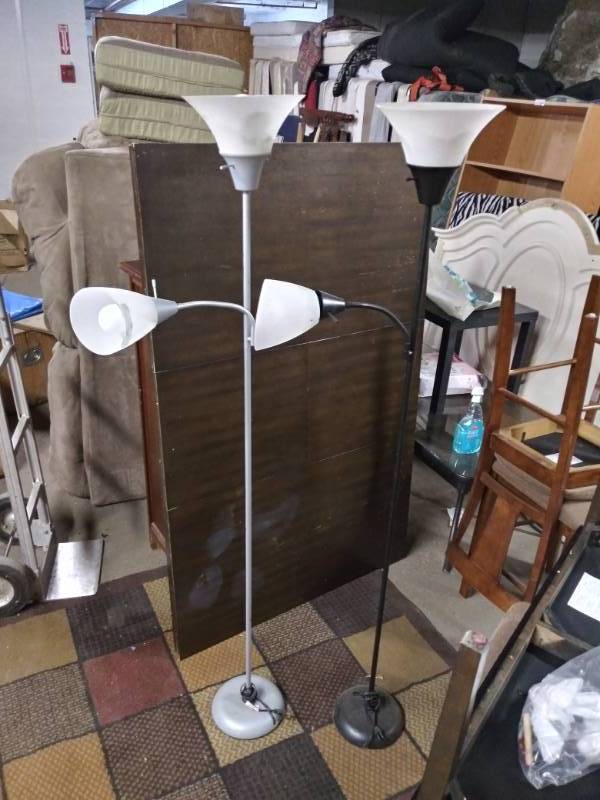 lot 5095 image: Pair of Nice Floor Lamps