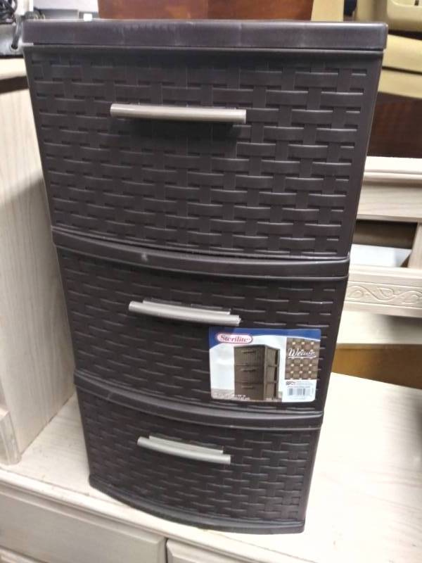 lot 5096 image: Sterilite 3 Drawer Weave Pattern Storage Container