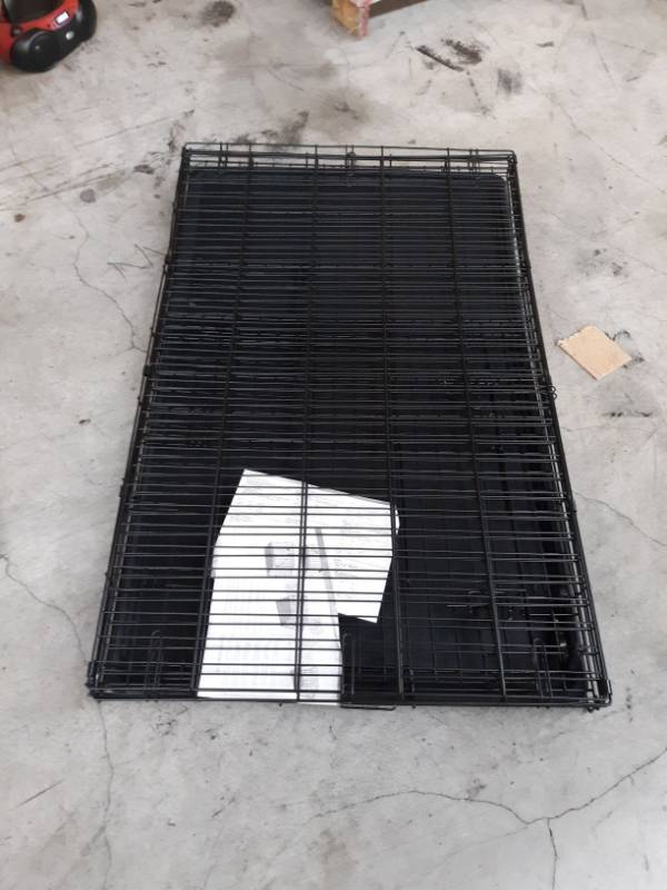 lot 18152 image: Large Dog Cage