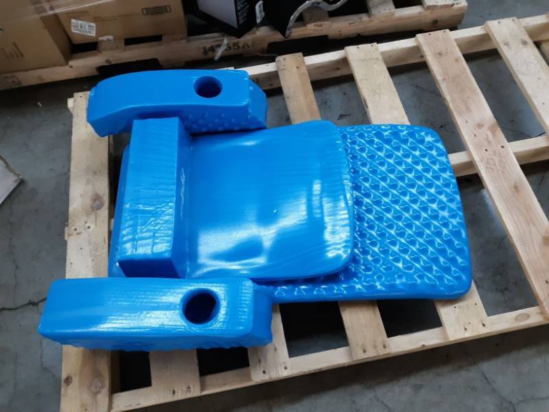 lot 18224 image: Folding Pool Baja Lounge Chair Blue