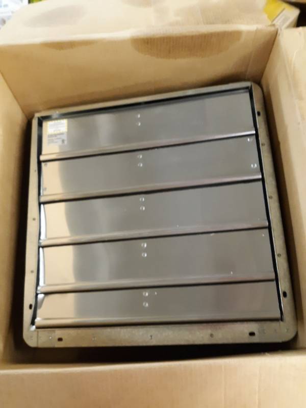 lot 18228 image: iLiving 20  Variable Speed Shutter Exhaust Fan