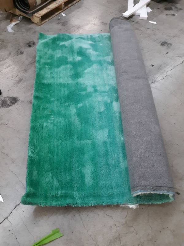 lot 18274 image: 7x9 Ombre Rug