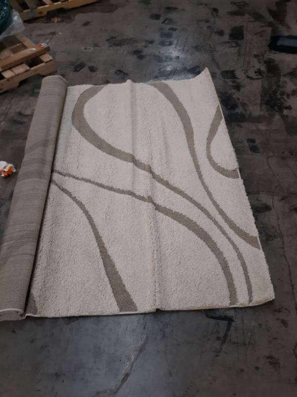 lot 18279 image: 67 x9 Pattern Shag Rug