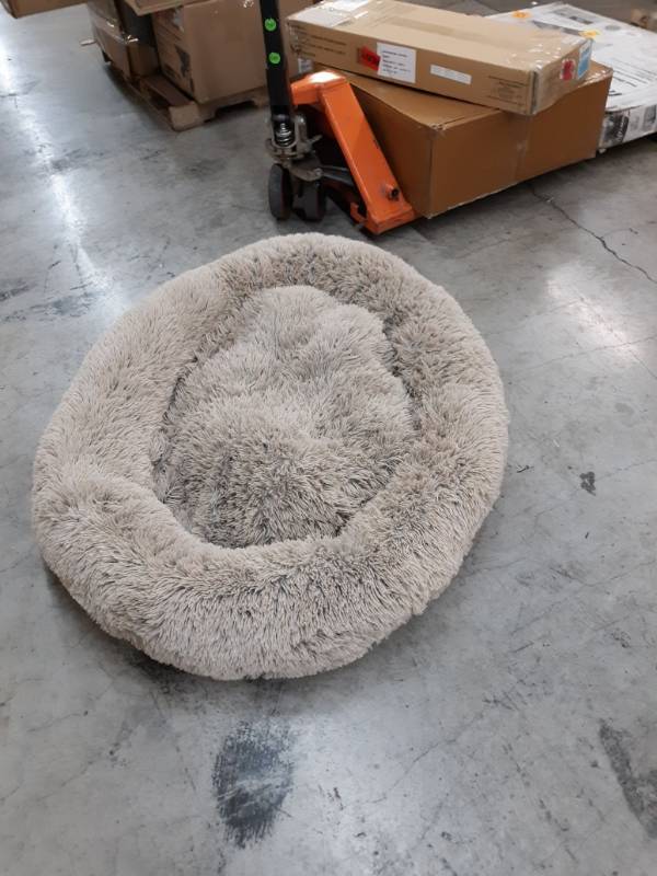 lot 16908 image: Large Dog Bed