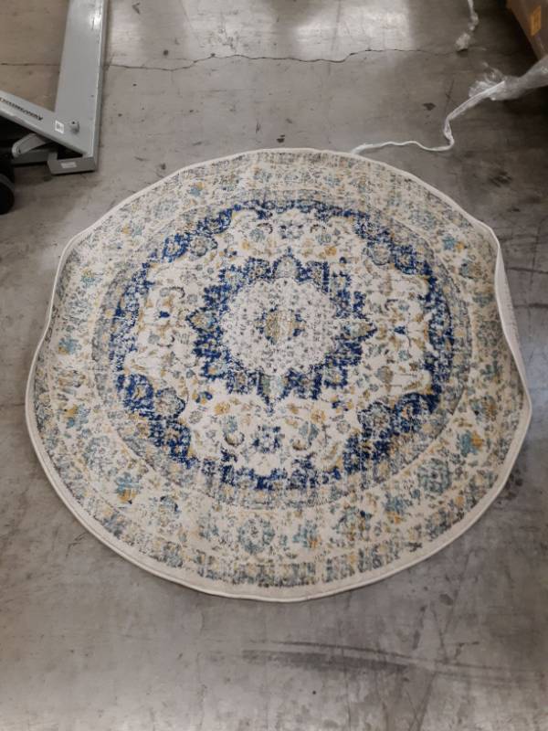 lot 18296 image: 5 Round Bodrum Rug