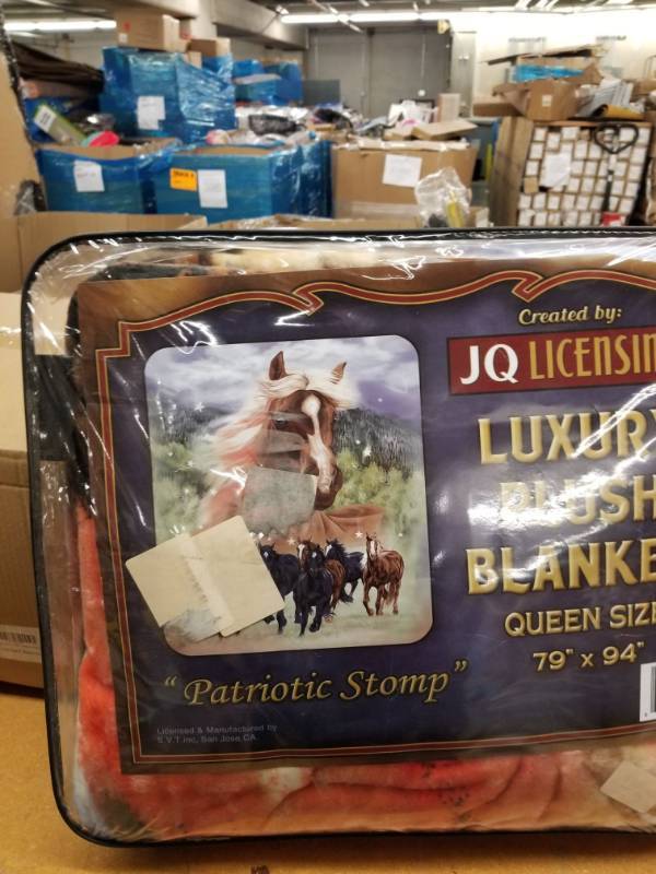 lot 17686 image: Blanket Queen Signature Select Jq Patriotic Stomp Horse
