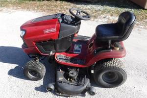 lot 6954 image: Craftsman T3400 Riding Mower