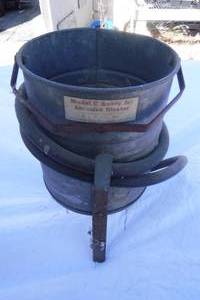 lot 6958 image: Vintage Abrasive Blaster Hopper