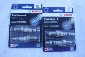 lot 6975 image: Lot of 4 Bosch Platinum 2 Number 4303 Spark Plugs