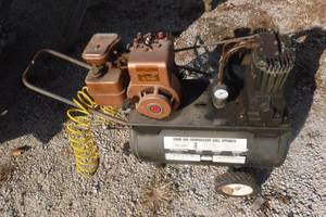 lot 6978 image: Vintage Sears Air Compressor With 3HP Briggs and Stratton Engine