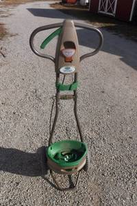 lot 6979 image: Scotts Snap Seed Spreader