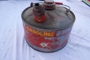 lot 6981 image: Vintage Gas Can 2.5 Gallon