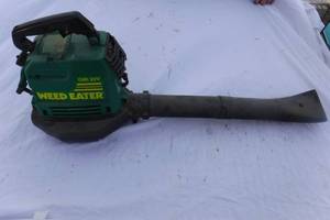 lot 6983 image: Weed Eater Gas Leaf Blower