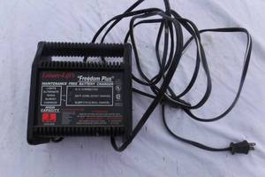 lot 6992 image: 3 Amp, 24 Volt Battery Charger