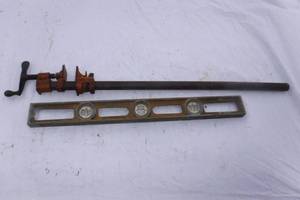 lot 6997 image: Vintage Magnesium Level and Pole Vise