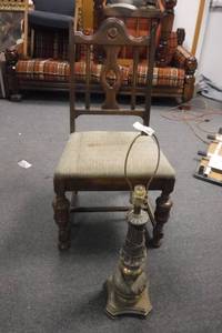 lot 19025 image: Vintage Lamp and Chair Combo