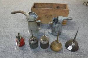 lot 19126 image: Vintage Oil Can Lot