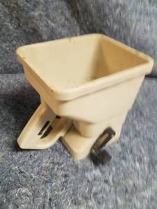 lot 14000 image: EZ Hand Seed Spreader