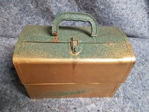 lot 14006 image: Metal Tackle Box with Collapsing Trays