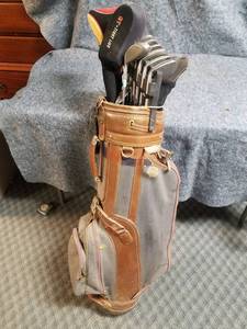 lot 14021 image: Golf Clubs with Bennington Cart Bag