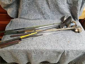 lot 14022 image: Lot of Mixed Golf Clubs