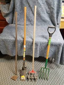 lot 14025 image: Garden Tools Lot