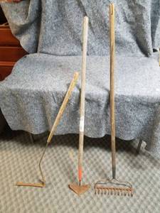 lot 14027 image: Lot of Vintage Garden Tools