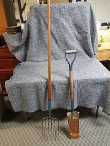 lot 14028 image: Vintage Pitchfork and Shovel