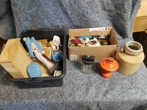 lot 14039 image: Vintage Items and Modern Trinkets Lot