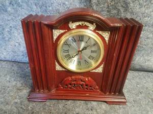 lot 14057 image: Shelf Clock