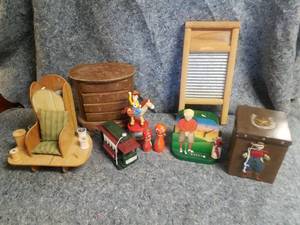 lot 14063 image: Miniature Furniture and Other Trinkets