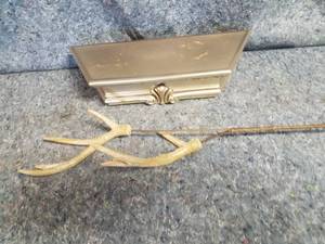 lot 14065 image: Decorative Shelf and Faux Deer Antlers