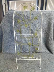 lot 14070 image: Metal Garden Trellis