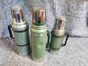 lot 14074 image: Lot of 3 Thermoses