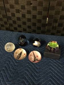 lot 1535 image: Lot of 6 Paper Weights