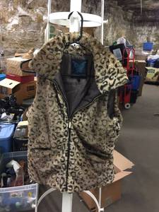 lot 1536 image: Go Coko Cheetah Vest Size M