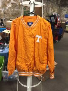 lot 1537 image: Tennessee Starter Jacket Size L